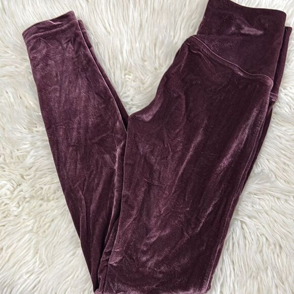 Lululemon Plush Velvet Leggings in Rich Burgundy Size 4 - Picture 1 of 8